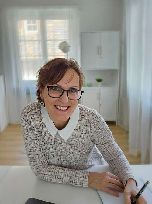 Carmen Otto - Expertin für luxuriöse Inneneinrichtung und Co-Host - mehr im Firmenportrait
